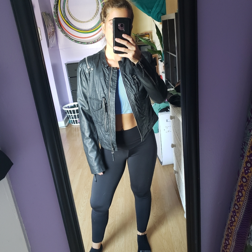 Size small members only fake leather jacket